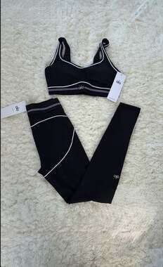 Alo Yoga Airbrush Heart Throb Sports Bra and Leggings Matching Set - Black/White